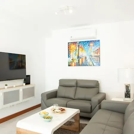 Дом отдыха Casa Leize Piscina Climatizada, Vistas & Ac 10 Minutes Walk From Marina Rubicon *