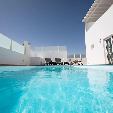 Дом отдыха Casa Leize Piscina Climatizada, Vistas & Ac 10 Minutes Walk From Marina Rubicon