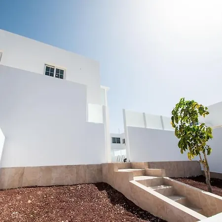 Casa Leize Piscina Climatizada, Vistas & Ac 10 Minutes Walk From Marina Rubicon Дом отдыха