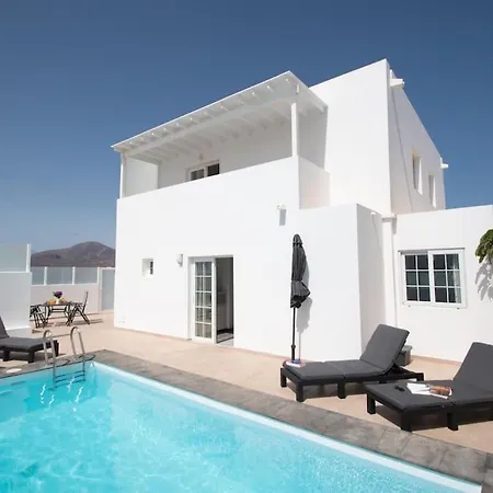 Дом отдыха Casa Leize Piscina Climatizada, Vistas & Ac 10 Minutes Walk From Marina Rubicon Коста Бланка