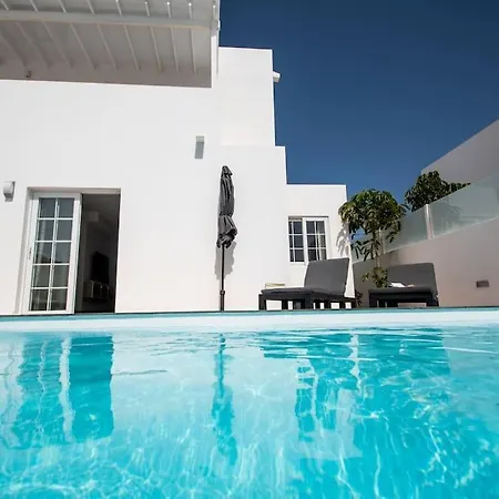 Dom wakacyjny Casa Leize Piscina Climatizada, Vistas & Ac 10 Minutes Walk From Marina Rubicon *