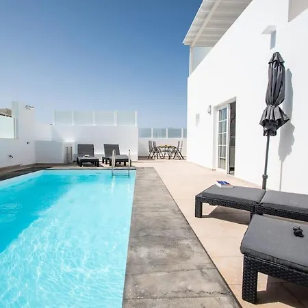 Дом отдыха Casa Leize Piscina Climatizada, Vistas & Ac 10 Minutes Walk From Marina Rubicon