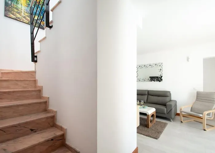 Feriehus Casa Leize Piscina Climatizada, Vistas & Ac 10 Minutes Walk From Marina Rubicon Playa Blanca (Lanzarote)