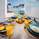 Casa Leize Piscina Climatizada, Vistas & Ac 10 Minutes Walk From Marina Rubicon *