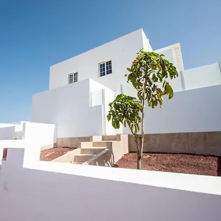 Casa Leize Piscina Climatizada, Vistas & Ac 10 Minutes Walk From Marina Rubicon Playa Blanca