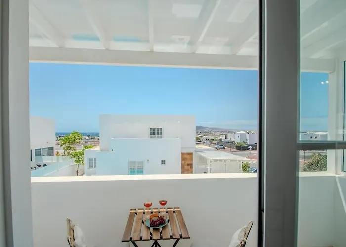 Casa Leize Piscina Climatizada, Vistas & Ac 10 Minutes Walk From Marina Rubicon 펜션